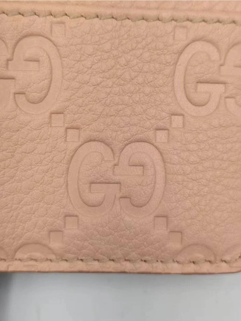 Gucci Women’s GG Emblem Brainy Calfskin Card Case Pink 815883
